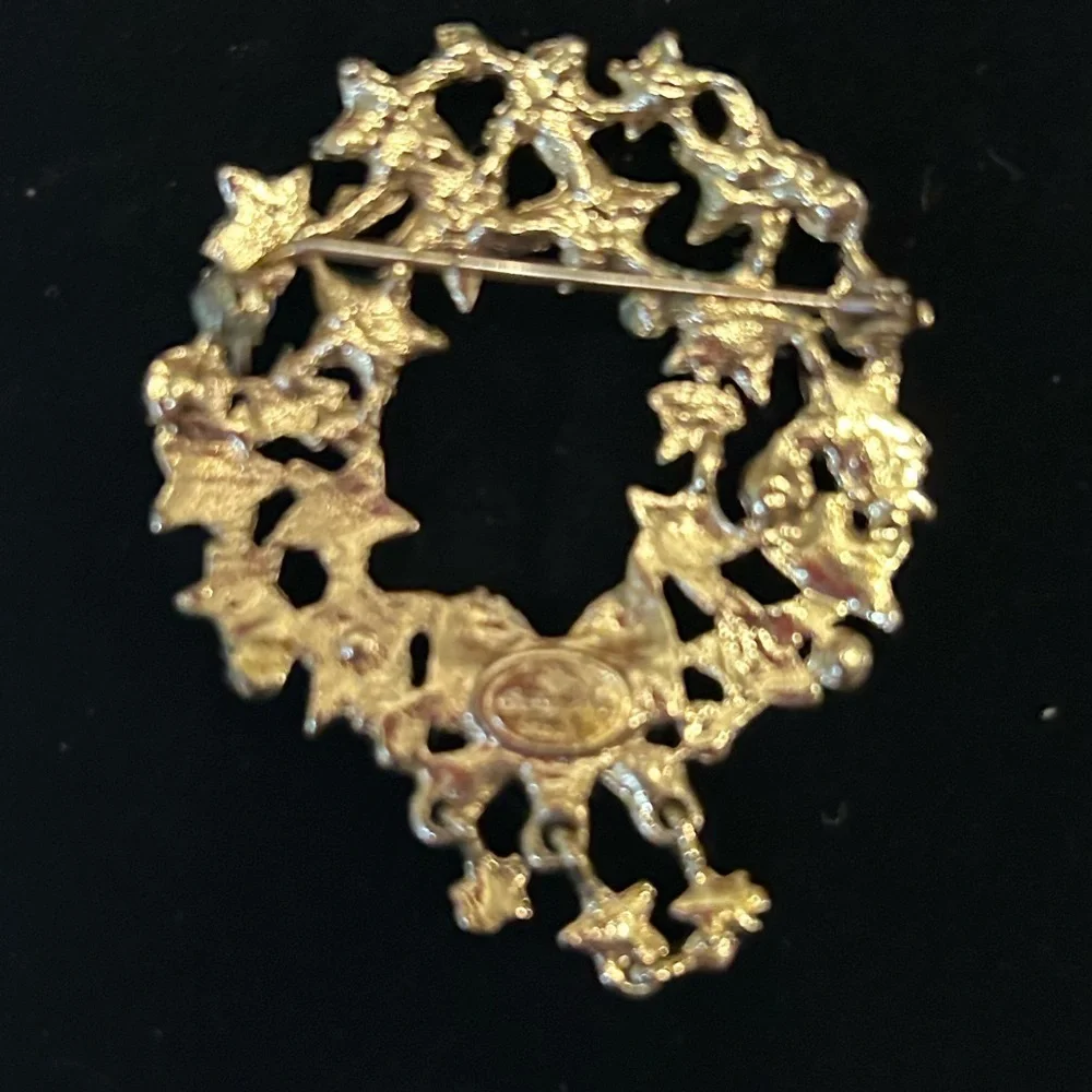 Colorful Star‎ and Bow Wreath Brooch Pin